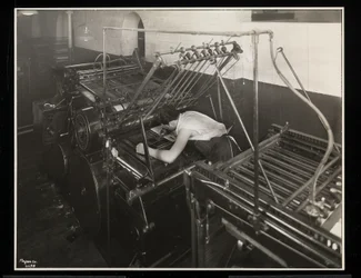 Eine Druckerpresse bei Unz und Co., 24 Beaver Street, New York, 1932